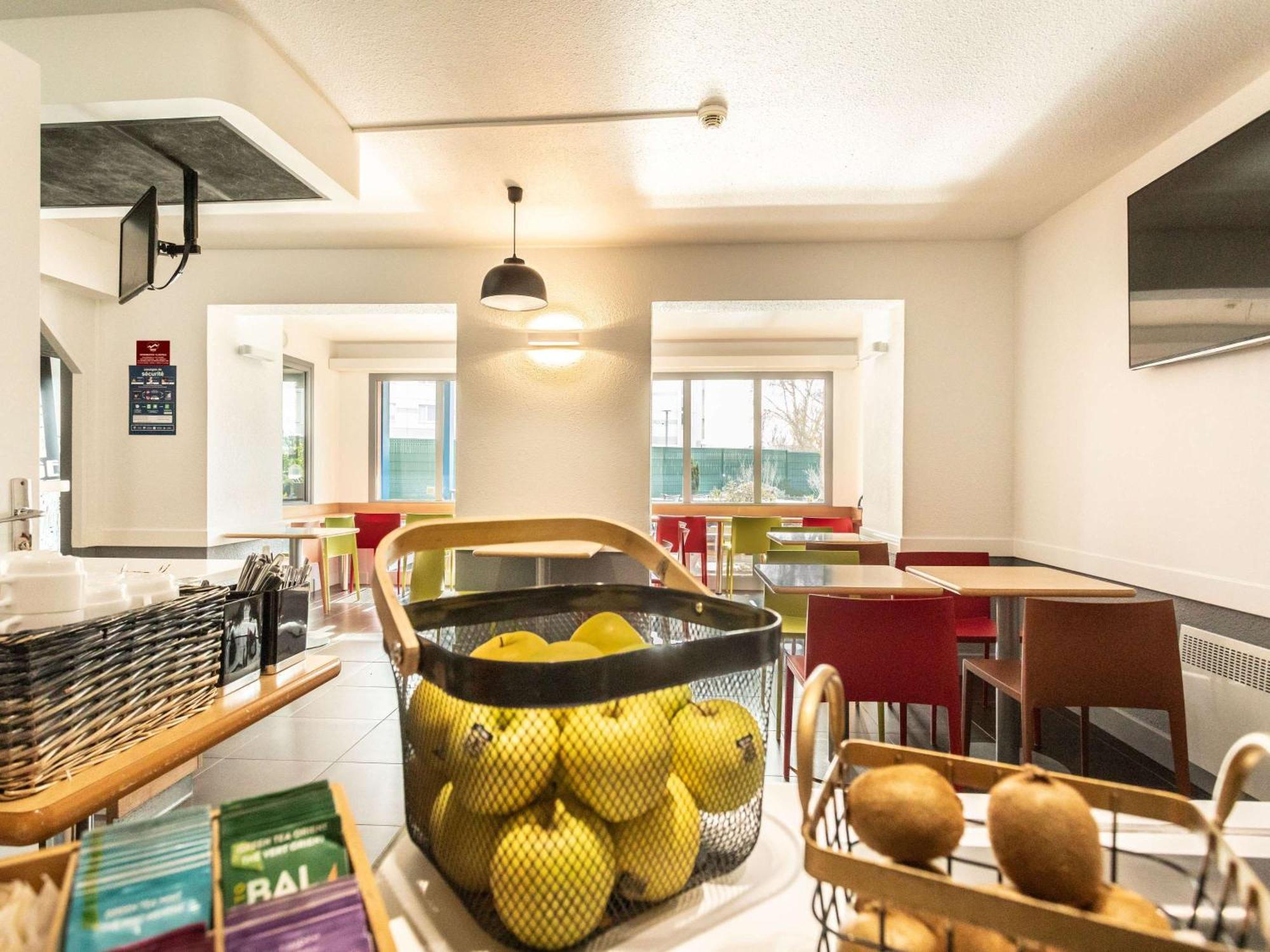 Ibis Budget Bourges Bagian luar foto