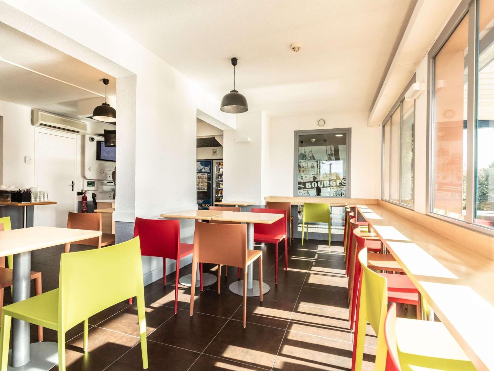 Ibis Budget Bourges Bagian luar foto