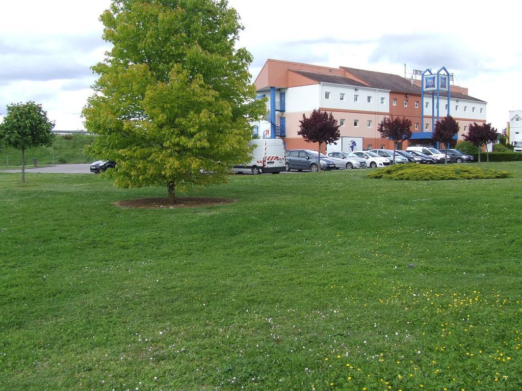 Ibis Budget Bourges Bagian luar foto