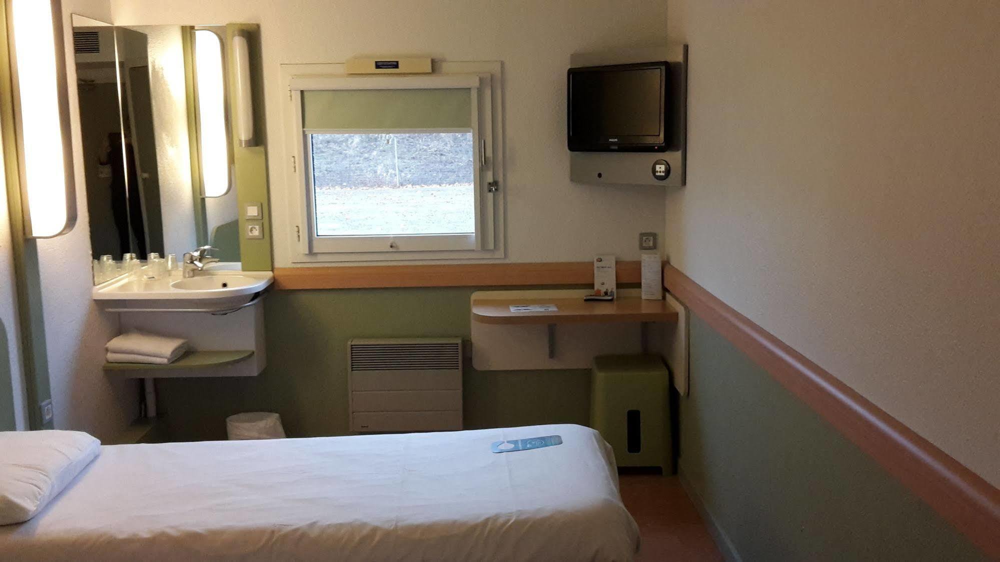 Ibis Budget Bourges Bagian luar foto