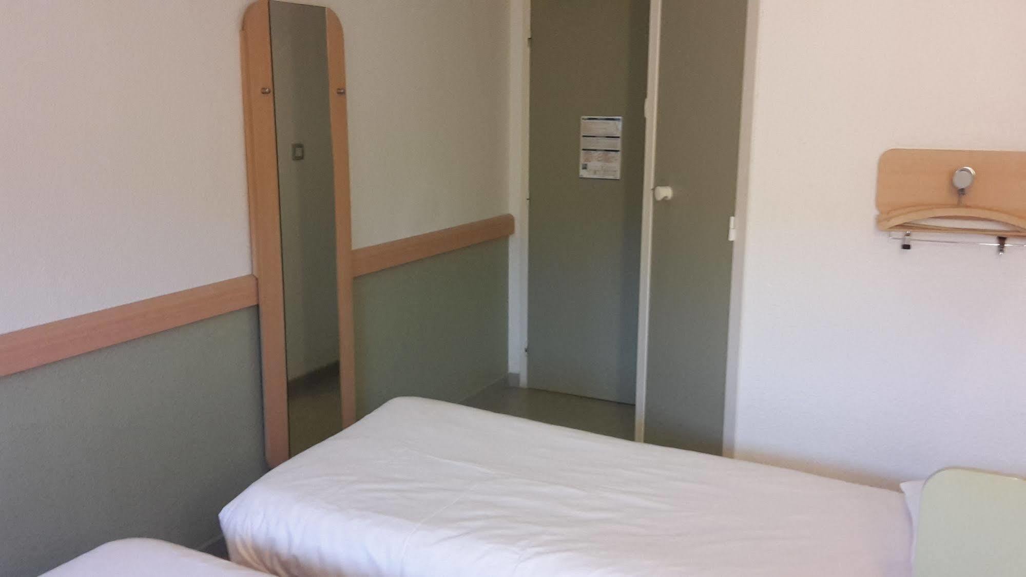 Ibis Budget Bourges Bagian luar foto